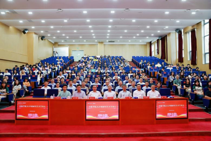 上理工出版學(xué)院2025級(jí)研究生開學(xué)典禮現(xiàn)場(chǎng)