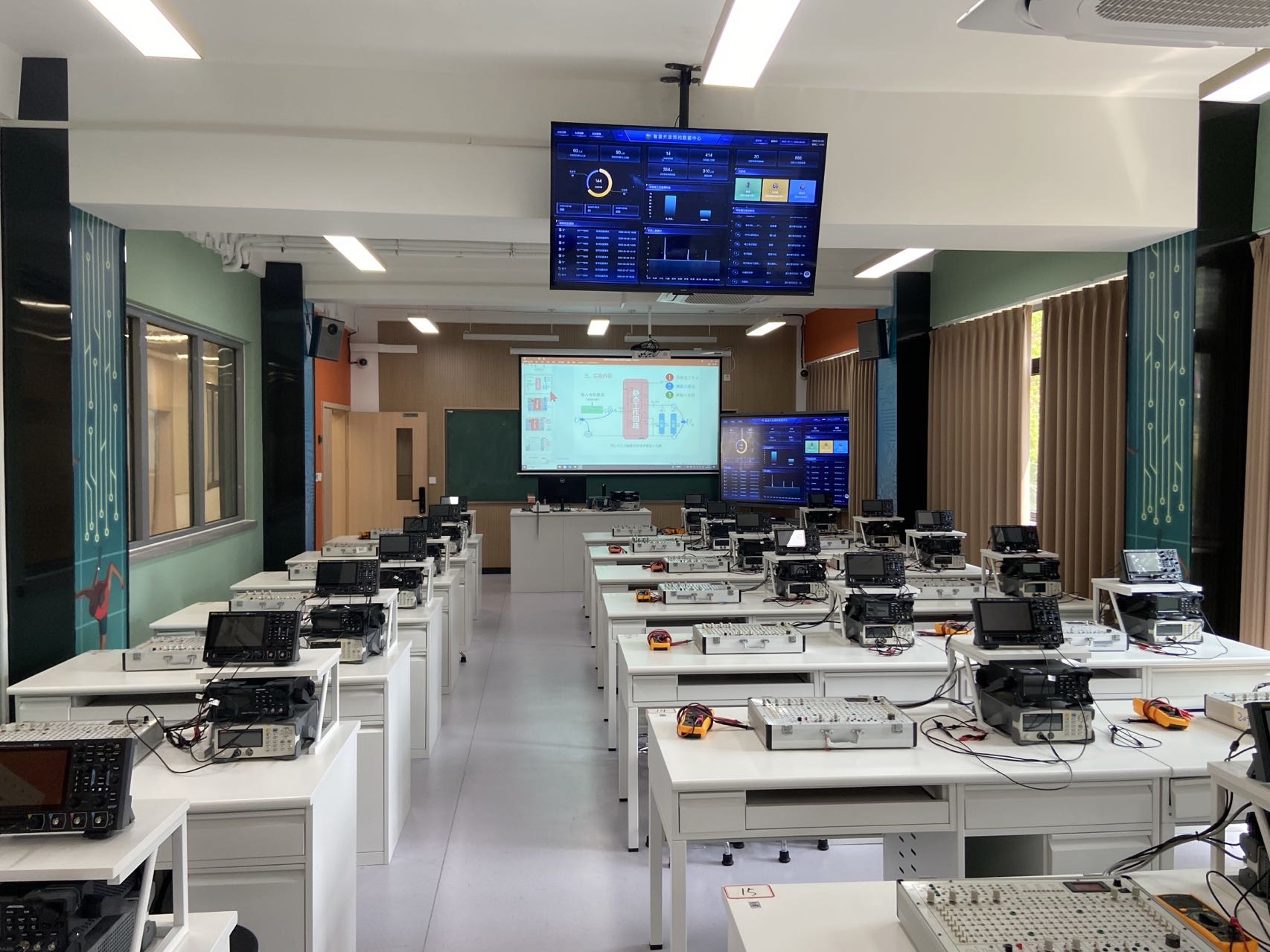 電工電子實(shí)驗(yàn)中心AI+電子實(shí)驗(yàn)室