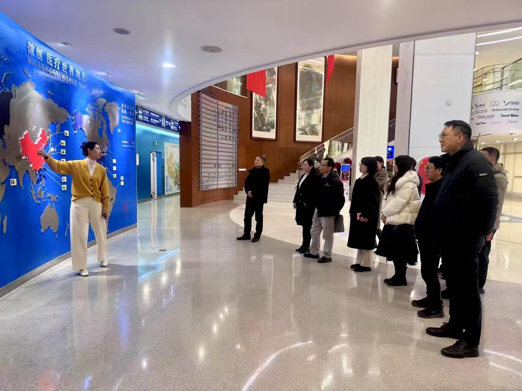 參觀微創(chuàng)醫(yī)療展廳