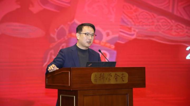 上海交通大學(xué)學(xué)生創(chuàng)新中心黨總支書記宋續(xù)明作報(bào)告